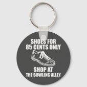 ボーリングピンストライク愛好家のためのボウリングをする人、 クリケットの投手シューズのジョーク キーホルダー (正面)