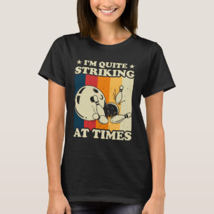 ボーリング私はかなり印象的なヴィンテージボウリングをする人、 クリケットの投手パン Tシャツ