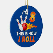 ボーリング誕生日8歳オールドボーイおもしろいボウリングをする人、 クリケットの投手ガール セラミックオーナメント (右)