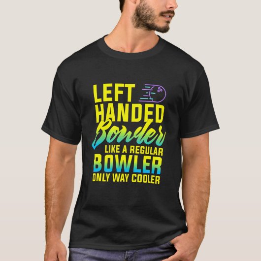 ボーリング離れ手付きボウリングをする人、 クリケットの投手 Tシャツ (正面)