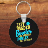 ボーリング離れ手渡しボウリングをする人、 クリケットの投手おもしろいチーム キーホルダー (正面)