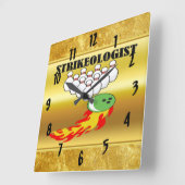 ボーリング·ピンとボール、STRIKEOLOGISTという言葉 スクエア壁時計 (傾斜)