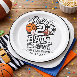 ボールで生まれたスポーツをテーマにした男の子の2歳の誕生日パーティー ペーパープレート