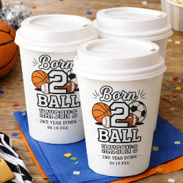 ボールで生まれたスポーツをテーマにした男の子の2歳の誕生日パーティー 紙コップ