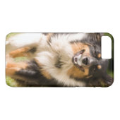 ボールで遊ぶオーストラリアン・シェパード Case-Mate iPhoneケース (裏面(横))
