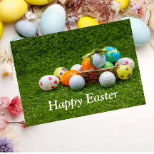 ボールとカラフルイースター卵を持つゴルフイースター