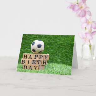 ボールとハッピーバースデー語を持つサッカー誕生日 カード