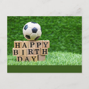 ボールとハッピーバースデー語を持つサッカー誕生日 ポストカード