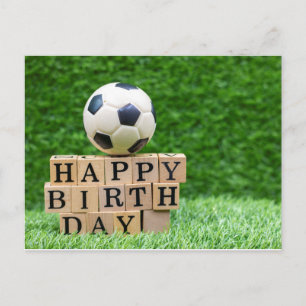 ボールとハッピーバースデー語を持つサッカー誕生日 ポストカード