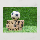 ボールとハッピーバースデー語を持つサッカー誕生日 ポストカード (正面)