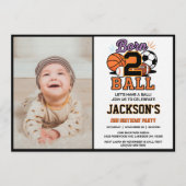 ボールに生まれて スポーツテーマの男の子の2歳の誕生日パーティー 招待状 (正面)