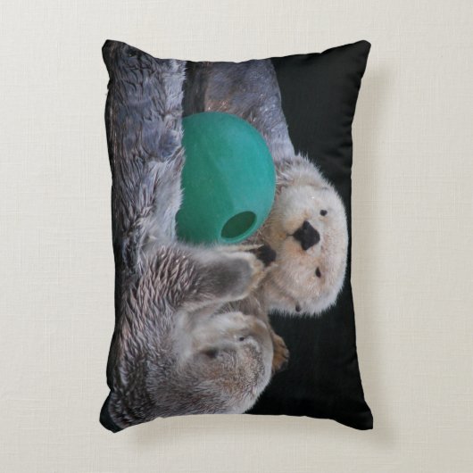 ボールよくはしゃぐトイ付き海のカワウソ写真 アクセントクッション (正面(垂直))
