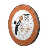 ボールを持つバスケットボール選手 ダーツボード (正面右)