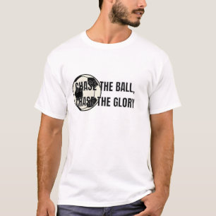 ボールを追う – サッカー Tシャツ