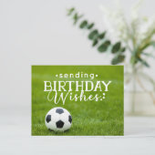 ボール付きサッカー誕生日およびハッピーバースデー  ポストカード (スタンド正面)