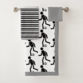 ボール付きサッカー選手、黒いグレーストライプの縁ど選手 バスタオルセット (インサイチュ)