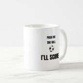 ボール渡して サッカー コーヒーマグ コーヒーマグカップ (正面右)