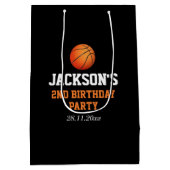ボール生まれバスケットボールをテーマにした子供の誕生日 ミディアムペーパーバッグ (裏面)