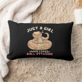 ボール・パイソンが大好きな女の子 ランバークッション (ブランケット)