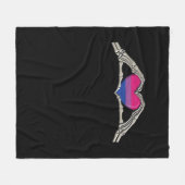 ボーンハンズハートバイセクシャルゴシック フリースブランケット (正面(横))