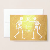 ボーンヘッドスケルトン名前をカスタムするハッピーハローウィン 箔カード (封筒付き正面)