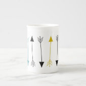 ボーン中国マグ – 部族の矢印 ボーンチャイナマグカップ (正面)