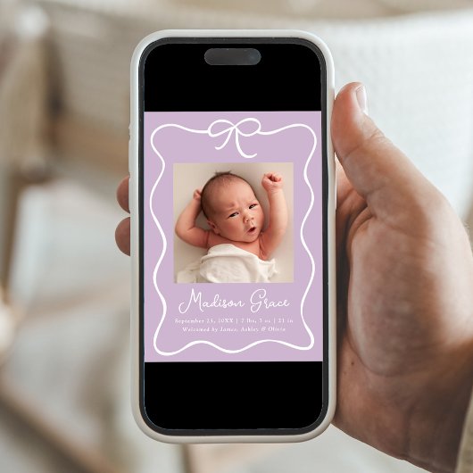 ボー魅力的ラベンダーベビーガールフォト誕生 案内状