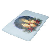 ポインセチアのクリスマスキャンドルの輝き バスマット (アングル)