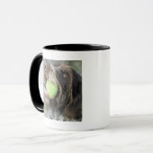 ポインター犬の鋭いテニス・ボール、クローズアップ マグカップ (正面左)