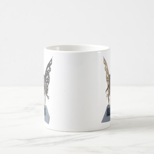 ポイント気持が良いウェストヴァージニアからのMothmanの彫像 コーヒーマグカップ (中央)