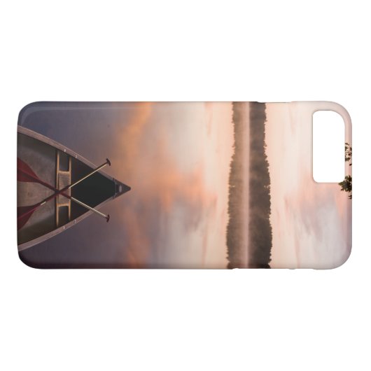 ポウタッカウェイ湖の岸にカヌーが置かれている Case-Mate iPhoneケース (裏面(横))