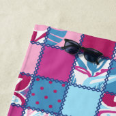 ポキハワイアンフローラとドットパッチワークピンク ビーチタオル (インサイチュ)