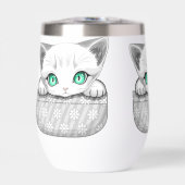 ポケットからよくはしゃぐかわいい猫 (正面)