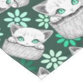 ポケットからよくはしゃぐかわいい猫 テーブルクロス (アングル)