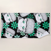 ポケットからよくはしゃぐかわいい猫 ビーチタオル (正面)