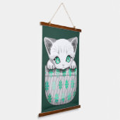 ポケットからよくはしゃぐかわいい猫 吊り下げ型タペストリー (傾斜あり)