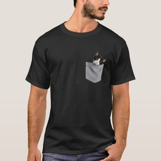 ポケットから顔を出すかわいい猫3 Tシャツ (正面)