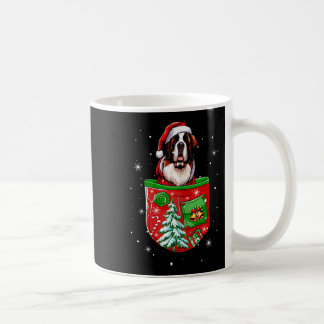 ポケットにサンタのセントバーナードを入れている飼い主 クリスマスツリー B コーヒーマグカップ