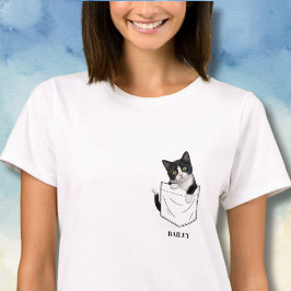 ポケットに愛らしいタキシード猫 パーソナライズドネーム Tシャツ