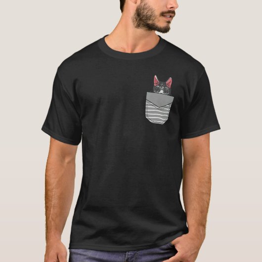 ポケットのサングラス猫 Tシャツ (正面)