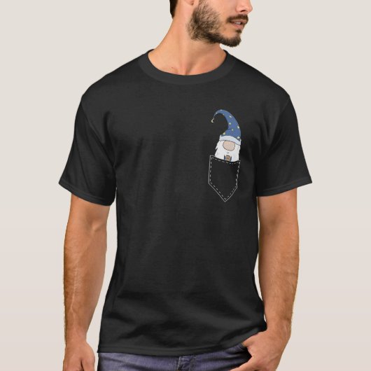 ポケットの中のノーム 楽しい ヴィンテージ コーヒー ノーム 愛好家 Tシャツ (正面)
