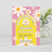 ポジティブな雰囲気だけのグルービーなレトロなデイジー誕生日招待状 招待状 (スタンド正面)