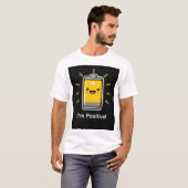 ポジティブな電池 エンジニアのユーモア テックギフト Tシャツ (正面フル)
