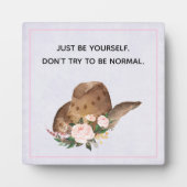 ポジティブ引用文Be Yourself with女性のカーボーイHat フォトプラーク (正面)