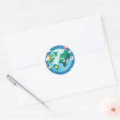 ポストカードを使って世界地図を探索飛んでいる ラウンドシール (封筒)