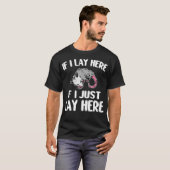 ポッもしサムの死に遊横たわった Tシャツ (正面フル)