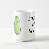 ポッドに入った二つのエンドウ豆かわいいかわいい コーヒーマグカップ (中央)