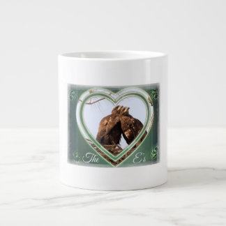 ポッドに入った二つの豆 ジャンボコーヒーマグカップ