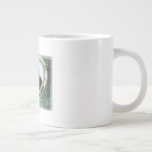 ポッドに入った二つの豆 ジャンボコーヒーマグカップ (右)