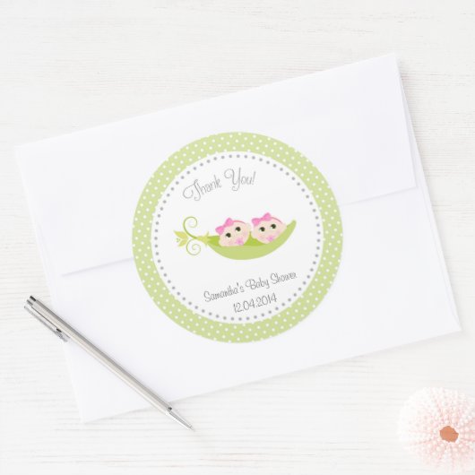 ポッドのエンドウ豆の赤ちゃんシャワーシール緑の双子の女の子 ラウンドシール (封筒)